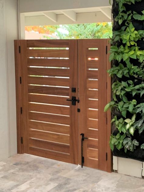 Contemporary Gates, Wood Fence Gates, Tor Design, Wooden Garden Gate, Backyard Gates, Outdoor Gate, Fence Gate Design, Modern Fence Design, Privacy Fence Designs