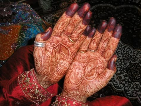 Henna Aesthetic, Nails And Henna, Arab Henna, Henna Inspired Tattoos, Henna Nails, Henna Inspo, Pretty Henna, School Murals, Tattoos Henna