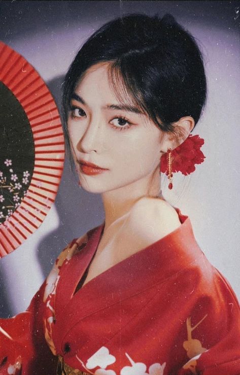 Kimono Makeup, Korean Makeup Trends, Kiki Xu, Geisha Art, Xu Jiaqi, Baby Pink Aesthetic, Female Reference, Creative Drawing Prompts, Human Poses Reference