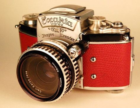 Ihagee EXAKTA VX camera and Zeiss Tessar lens. Custom red lizard skin Fotocamere Vintage, Dslr Photography Tips, Antique Cameras, Lizard Skin, Photo Gear, Old Cameras, Classic Camera, Dslr Photography, Retro Camera