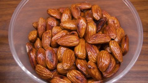 How to Roast Raw Almonds: 11 Steps (with Pictures) - wikiHow Raw Almonds Recipes, Medicinal Wild Plants, Boiled Vegetables, Raw Almonds, Nutritious Snacks, Almond Recipes, Sweet Taste, Favorite Cookies, Salad Bowls