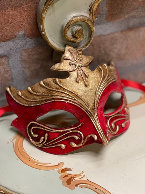 Original Venetian mask in papier-mâché made entirely by hand and decorated by hand with acrylic colors and gold / silver leaf. It can be worn through laces or used as a decoration of the house. Masquerade Mask Aesthetic, Venetian Masks Art, Harlequin Mask, Venetian Masquerade Masks, Venetian Masquerade, Venetian Masks, Costume Masks, Venetian Mask, Carnival Masks