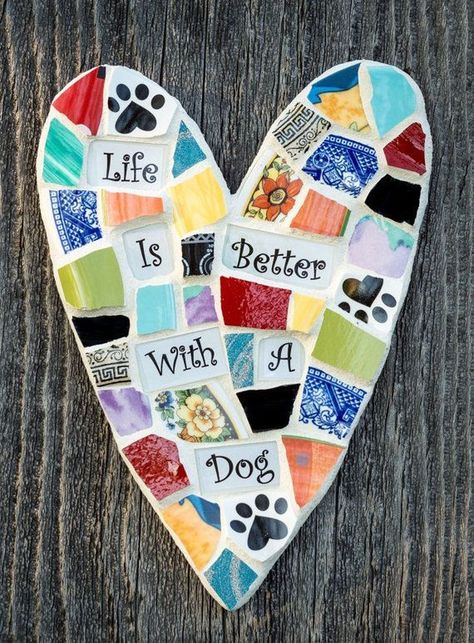 53 Adorable DIY Mosaic Craft Ideas to Beautify Your Home Decoration ~ Matchness.com Dog Homemade, Mosaic Vases, Recycled Stuff, Mosaic Heart, Mosaic Rocks, Mosaic Vase, Garden Totems, Mosaic Garden Art, Diy Mosaic