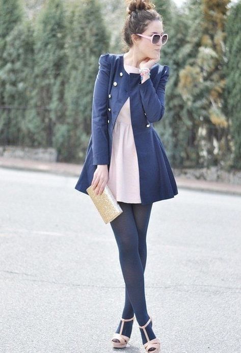 Cómo usar medias para elevar tus outfits de trabajo Tights Outfit, Warm Outfits, Work Outfits Women, Wearing Clothes, Black Tights, Casual Style Outfits, Looks Style, Winter Fashion Outfits, Office Outfits