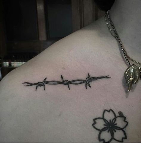 Joji’s tats Art Adventure Time, Joji Miller, Barbed Wire Tattoos, Art Vampire, Grunge Tattoo, Dengeki Daisy, Demon Tattoo, Ouran Host Club, Tattoos Geometric