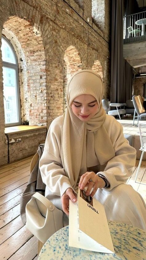 Modern Hijab Styles, Hijab Style Outfits, Hijab Turkish, Turkish Hijab, Stile Hijab, Modern Hijab, Hijab Style Tutorial, Modern Hijab Fashion, Muslim Couple Photography