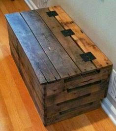 Pallet Trunk, Hope Chests, Pallet Chest, Pallet Project, Recycled Pallet, Pallet Decor, Recycled Pallets, Pallet Crafts, Wooden Pallet Projects