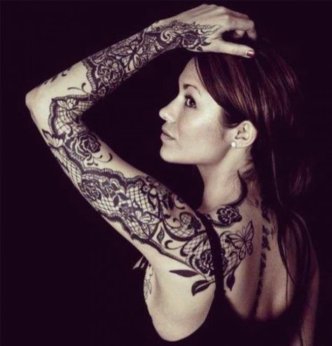 Tatouage de bras dentelle Dodie Tattoo, Lace Sleeve Tattoos, Lace Tattoo Design, Lace Tattoo, Full Sleeve Tattoos, Sleeve Tattoos For Women, Tattoo Sleeve Designs, Feminine Tattoos, Tattoo Designs For Women