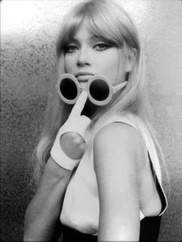 Marisa Mell 60s Photoshoot, 60s Aesthetic, Olivia Hussey, Jean Shrimpton, Bridget Bardot, 60s 70s Fashion, 60s And 70s Fashion, Look Retro, Sixties Fashion