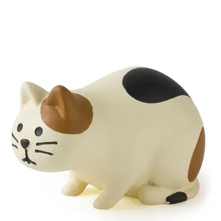 Fun Figurines to Decorate Home or Office. This is so Japan. Office Desk Cubicle, Desk Cubicle, Calico Kittens, The Cutest Animals, Decorate Home, Cat Dishes, Pig Figurines, Yellow Chair, Clay Diy Projects