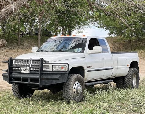 2nd Gen Dodge Dually, 2nd Gen Cummins Dually Flatbed, 2nd Gen Dually, Dodge Ram 2500 Cummins Diesel Trucks, 2nd Gen Cummins Dually, Pickup Truck Bed Ideas, Truck Interior Ideas, 2nd Gen Cummins, Cummins Diesel Trucks