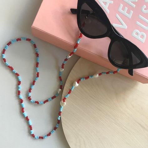 Beaded sunglasses chain, multicolor glasses chain, eyeglasses necklace holder Eyeglasses Necklace, Beaded Sunglasses Chain, Beaded Sunglasses, Sunglasses Necklace, Sugar Beads, Eyeglass Necklace, Sunglasses Chain, Necklace Holder, Glasses Chain