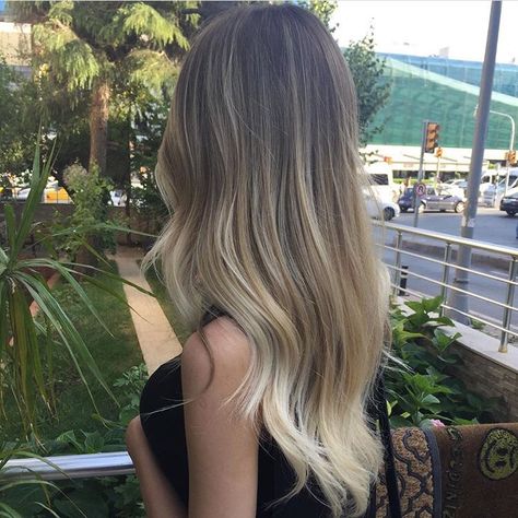 Balayage Dark Brown Hair To Blonde, Clean Blonde Balayage, Manifesting Beauty, Soft Blonde Balayage, Highlights Brown Hair Balayage, Dark Blond, Chestnut Hair Color, Hair Curling Tips, Bronde Hair