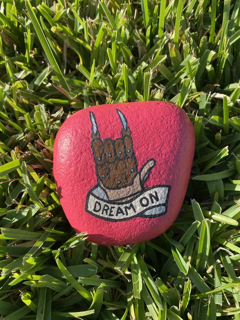 Halloween Rocks, Rock Painting Ideas, Halloween Crafts Decorations, Rock Ideas, Horror Characters, Freddy Krueger, Hand Painted Rocks, Rock Hounding, Rock Crafts