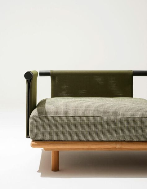 Explore EDEN collection, an expression of synthesis that combines a series of elements according to an international, contemporary and versatile approach. Open Office Design, Modular Sofas, Outside Furniture, Patio Backyard, Lounge Chair Design, Three Seater Sofa, Furniture Details, Lounge Sofa, Office Interior Design