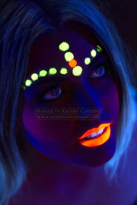 Uv Makeup Ideas, Black Light Face Paint, Neon Party Makeup Ideas, Pintura Facial Neon, Glow Face Paint, Black Light Makeup, Glow In The Dark Makeup, Uv Face Paint, Neon Face Paint