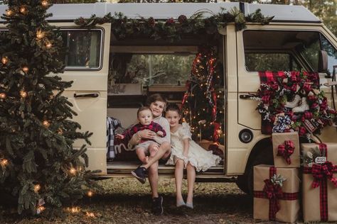 Christmas Mini Shoot, St Simons Island Georgia, Christmas Family Photoshoot, Themed Photography, Christmas Shoot, Christmas Mini Sessions, St Simons Island, St Simons, Christmas Car