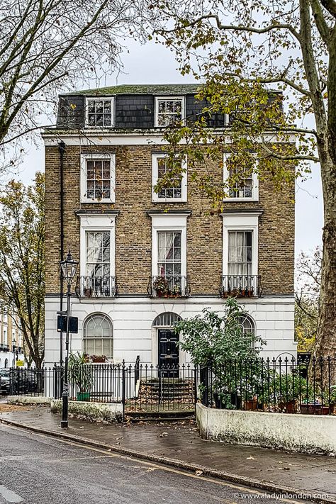 5 London Winter Walks You Should Take in the UK Capital This Season Townhouse Exterior, House In London, London Houses, London Townhouse, House London, London Architecture, London Flat, London House, Sims House