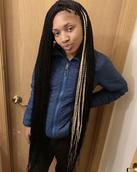 Black And Blonde Senegalese Twist, Senegalese Twist With Color, Twist Hairstyles Color, Senegalese Twist Hairstyles Color, Senegalese Twist Styles, Twist Box Braids, Senegalese Twist Hairstyles, Aesthetic Styles, Hairstyles Color