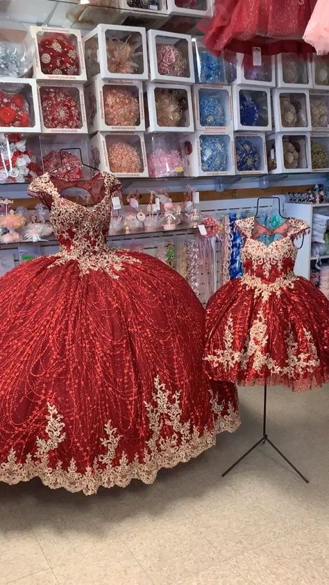 Mini Quinceanera Dress For Kids, Quinceanera Dresses Maroon, Mini Quinceanera Dress, Red Quinceanera Theme, Red Quince Theme, Mini Quinceanera, Red Quinceanera Ideas, Quinceanera Dresses Red, Mexican Quinceanera Dresses