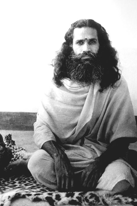 Swami Satchidananda as a young sannyasi (monk) in India. Integral Yoga, Yoga Master, Heart Songs, Nevada City, Spiritual Teachers, Ashtanga Yoga, Yoga Teacher Training, Teacher Training, What I Want