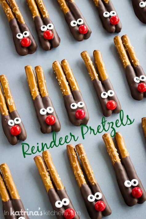 Reindeer Pretzels, Jul Mad, Christmas Food Treats, Easy Christmas Treats, Xmas Treats, Christmas Candy Recipes, Holiday Snacks, Christmas Food Desserts, Cookie Tray