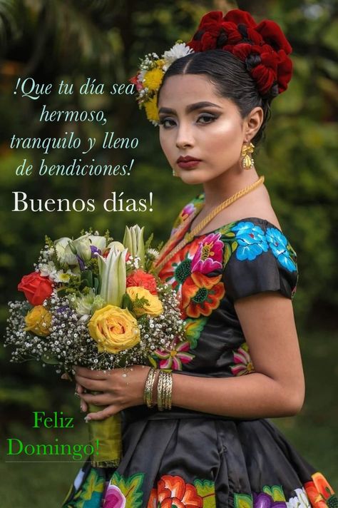 Feliz Domingo Mexico Culture, Mexican Women, Mexican Girl, Magazine Editorial, Folk Costume, Mexican Art, College Outfits, Braid Styles, A Woman