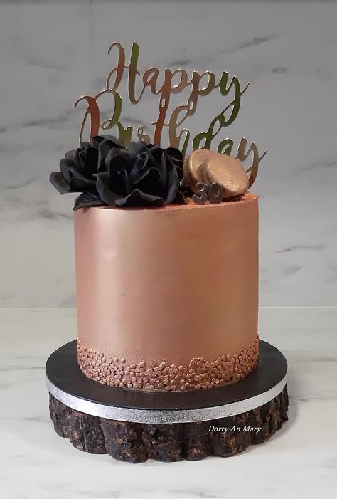 Rose gold cake for black rose #cake #cakedecorating #cakeart #cakedecor #cakesdecor Black Rose Cake, Virgo Party, 40 Rocks, Metallic Cake, Rose Gold Cake, Birthday Cake For Mom, Rose Gold Party Decor, 10 Birthday Cake, Gold Birthday Cake