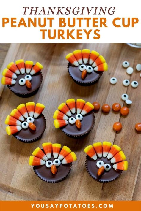 Thanksgiving Oreo Turkeys, Thanksgiving Candy Crafts, Cute Thanksgiving Desserts, Oreo Turkey, Candy Turkeys, Thanksgiving Food Crafts, Thanksgiving Sweets, Thanksgiving Fruit, Thanksgiving Desserts Kids