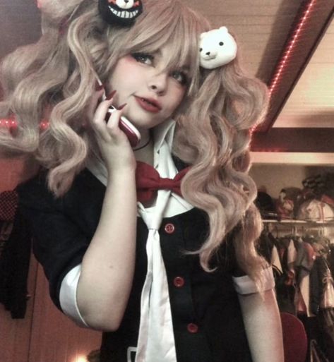 Woah Rue actually post pictures!? Junko photos I took last weekend 😋 #junko #junkocosplay #junkoenoshima #junkoenoshimacosplay #junkoenoshimacosplayer #danganronpa #danganronpacosplay #danganronpav3 #danganronpav2 #danganronpatriggerhappyhavoc #danganronpagoodbyedespair #danganronpav3killingharmony #cosplay #cosplayer #_raccoon_cos_ Danganropa Cosplays, Twin Poses, Junko Cosplay, Junko Enoshima Cosplay, Selfie Board, Dream Cosplay, Danganronpa Cosplay, Twins Posing, Junko Enoshima