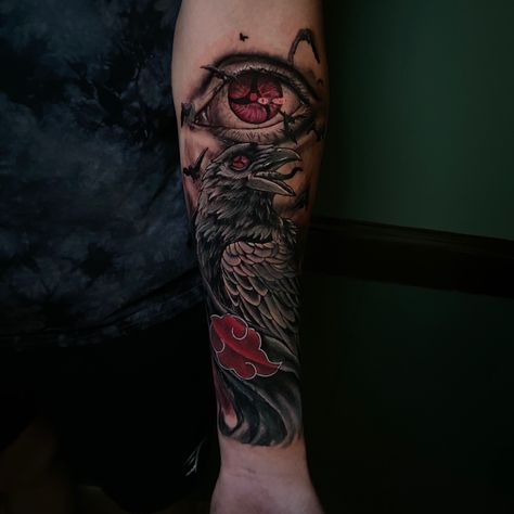 Forearm Tattoo Men Sleeve Anime, Itachi Akatsuki Tattoo, Akatsuki Tattoo Ideas, Itachi Uchiha Eyes Tattoo, Itachi Eyes Tattoo, Crow With Sharingan Tattoo, Itachi Raven Tattoo, Anime Forearm Tattoo, Itachi Crow Tattoo