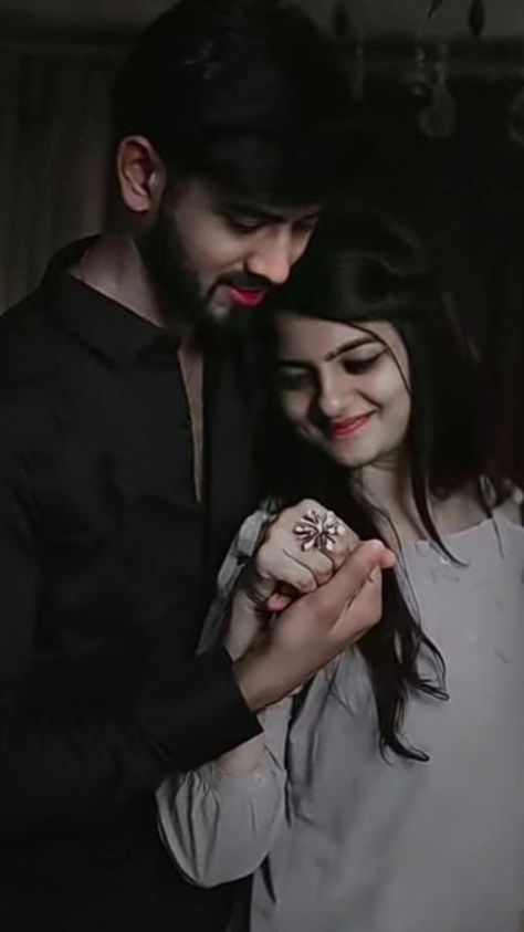 Status Aesthetic, Couples Dp, Dp Wallpaper, Beauty Movie, Romantic Couple Poses, Indian Couple, Romantic Couple Images, Wallpaper Beautiful, Gals Photos