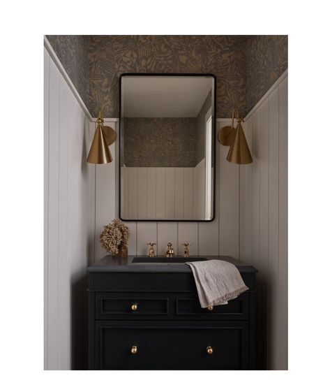 Powder Room Moody, Bathroom Vanity Black Countertop, Vanity Black Countertop, Small Vintage Bathroom, Bathroom Vanity Black, Black Countertop, Vanity Black, Bathroom Black, Bathroom Design Inspiration