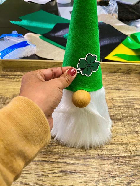 Easy DIY St. Patrick's Day Craft- St. Patrick's Day Gnomes St Pats Crafts, March Crafts For Seniors, March Crafts For Adults, St Patrick’s Day Crafts, Seaside Crafts, San Patrick Day, Activities Director, St Patricks Day Crafts, Farmhouse Stairs