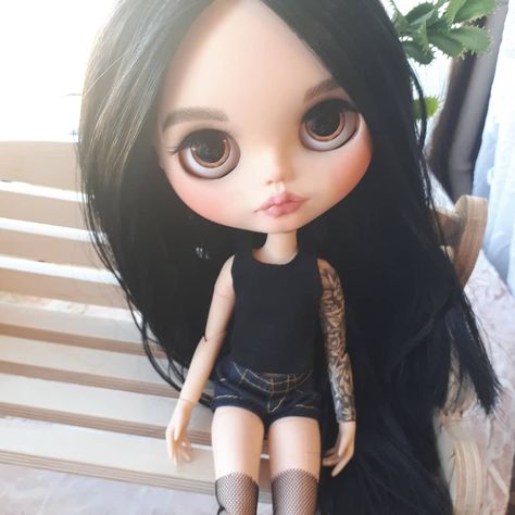 Blythe Doll, Brown Eyes, Blythe Dolls, Black Hair, Dolls, Hair, Black