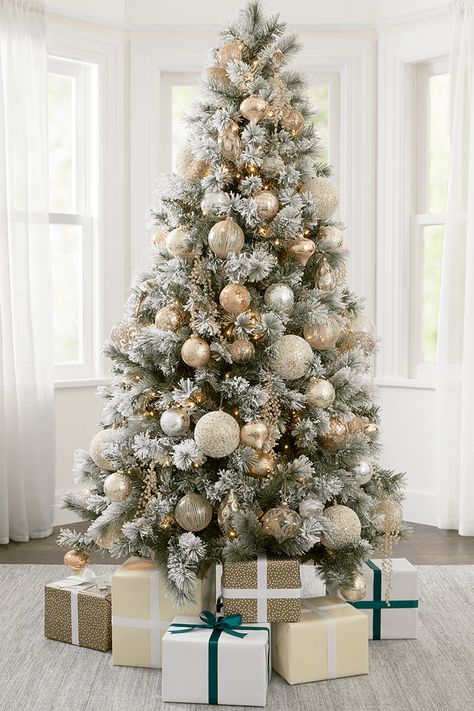 Christmas Tree Ideas White And Gold, Flocked Christmas Tree Decor Ideas, Christmas Tree Ideas Flocked, Flocked Tree Decorating Ideas, Rose Gold Christmas Decorations, Elegant Christmas Tree Decorations, Luxury Christmas Decor, Christmas Tree Inspo, Gold Christmas Tree Decorations