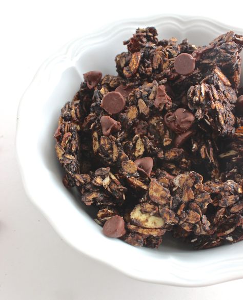 Chocolate Almond Granola, Almond Granola Recipe, Granola Clusters, Honey Granola, Granola Recipe Homemade, Almond Granola, Dark Chocolate Almonds, Chocolate Granola, Chocolate Crunch