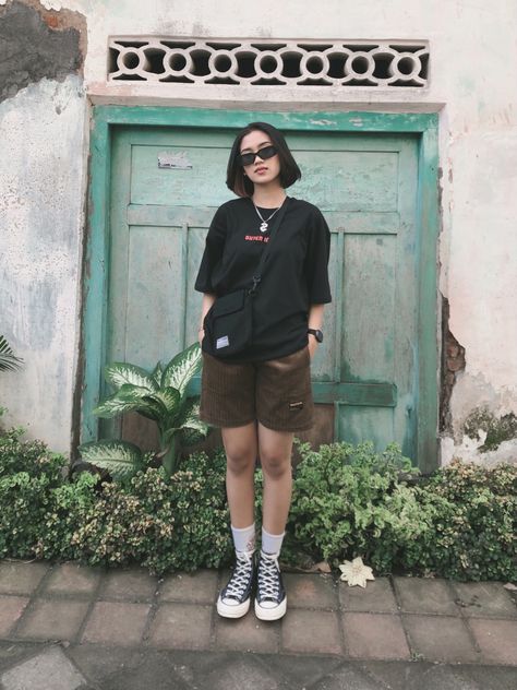 Ootd Boyish, Tomboyish Outfits, Normcore Fashion, Boyish Outfits, Boyish Style, Pose Fotografi, Casual College Outfits, Casual Day Outfits, Fashion Photography Inspiration