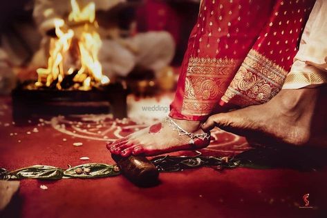 Bengali Wedding Rituals: A Comprehensive Guide Bengali Wedding Rituals, Vedic Wedding, Band Baaja Baarat, Bride Aesthetic, Tum Hi Ho, Shadi Card, Bengali Culture, Hindu Wedding Ceremony, Idli Dosa