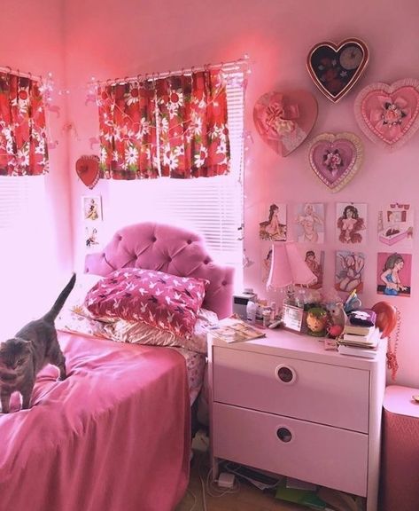 Different Bedroom Aesthetics, Day Bedroom Ideas, Lovecore Bedroom, Lovecore Room, Bedroom Aesthetics, Room Decoration Ideas, Day Room, Pink Bedrooms, Girly Room