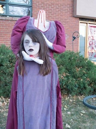 Headless Woman Holding Head Costume : 4 Steps (with Pictures) - Instructables Belle Halloween Costume Women, Interesting Halloween Costumes, Scary Kids Halloween Costumes, Headless Woman, Belle Halloween Costume, Purim Ideas, 80s Costumes, Belle Halloween, Haunted Trail