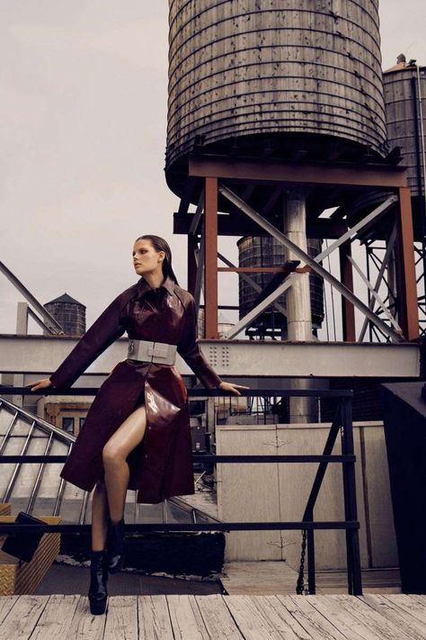 Shooting Pose, Edgy Photography, Rooftop Photoshoot, Editorial Vogue, Urban Fashion Photography, Mode Editorials, Vogue Editorial, Photographie Portrait Inspiration, Vogue India