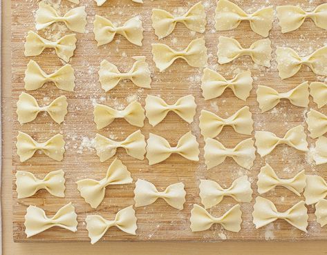 Flour and water are all you need to make authentic Italian pasta shaped into farfalle (bow ties) at home. Farfalle Pasta Recipes, Pasta Dough Recipes, Pasta Flour, Homemade Pasta Recipe, Farfalle Pasta, Egg Pasta, Bowtie Pasta, Pasta Dough, Italian Recipes Authentic