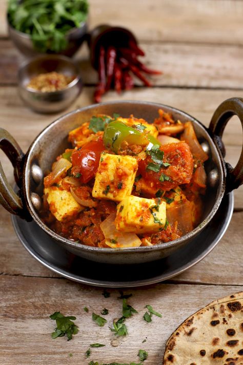 Karahi Paneer Karahi Paneer, Paneer Recipe Video, Kadai Paneer Recipe, Paneer Dish, Indian Paneer Recipes, Pakistani Foods, Soya Chaap, Achari Paneer, Vegetable Entrees