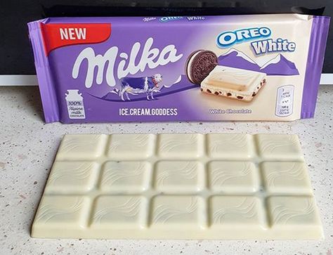 I was waiting for this milka bar soo long. Its a white chocolate bar filled with oreo cream. The white chocolate is super sweet and it goes very well with the filling. The filling is super creamy and it has small oreo biscuit chunks which have a crunchy texture. The combination of oreo filling and white choco reminded me of magnum white chocolate and cookies pint. It tastes quite similar.😌 This is definetely my new favourite milka bar. My new number 1 flavour Chocolate Milka Oreo, Oreo White Chocolate, Milka Choco, Oreo Filling, Milka Chocolate, Gum Flavors, Oreo Biscuits, Oreo Cream, White Chocolate Bar