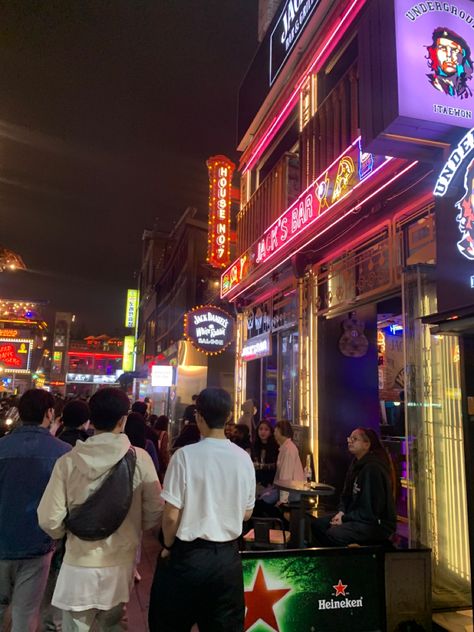 Korean Bar, Fake Life, South Korea Travel, Aesthetic Names, Asia Travel Guide, Korea Travel, Seoul Korea, Asia Girl, Asian Fashion