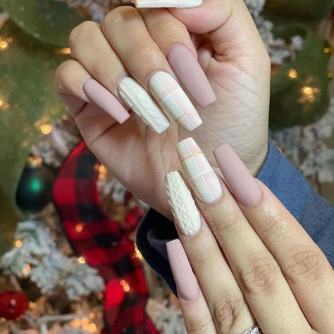 Nails Coffin 2023, Nail Art 2023, Christmas Sweater Nails, Neutral Sweater, Plaid Nails, Winter Nails Acrylic, Sweater Nails, Classy Acrylic Nails, Trendy Nail