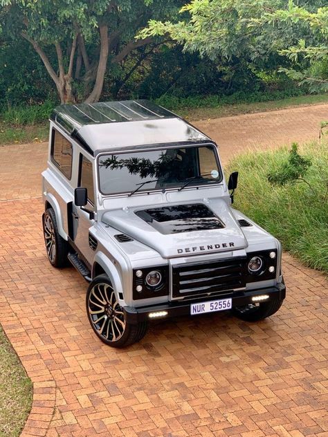 Land Rover Defender Expedition, Defender Car, Roll Royce, Best Suv Cars, Clean Car, Dream Cars Jeep, Land Rover Defender 90, Land Rover Models, Land Rover Defender 110