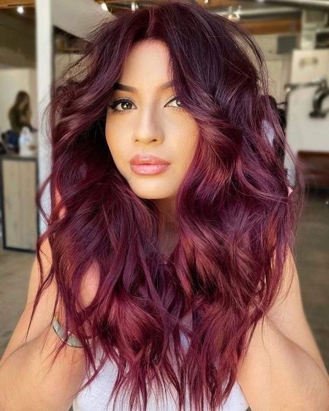 Red Highlights In Brown Hair, Pelo Color Vino, Red Ombre Hair, Funky Hair, Wine Hair, Violet Hair, Hair Idea, Long Red Hair, Burgundy Hair