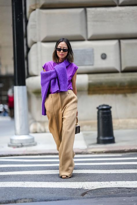 Sweater Over Shoulders Outfit, Fashion Week Spring Summer 2023, Beige Hose, Aimee Song, Color Combinations For Clothes, Sophisticated Outfits, French Girl Style, Spring Summer 2023, Colourful Outfits